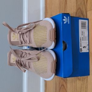 Adidas Swift Run J Shoes